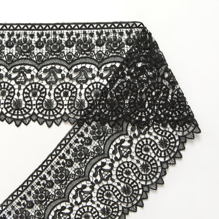 T26M15858 | Floral Cotton Galloon Guipure 19cm - view 1