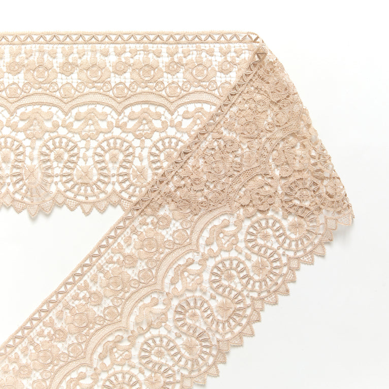 T26M15858 | Floral Cotton Galloon Guipure 19cm - view 1