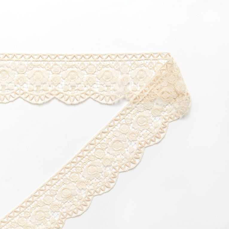 T26M15859 | Floral Cotton Galloon Guipure 7cm - view 1