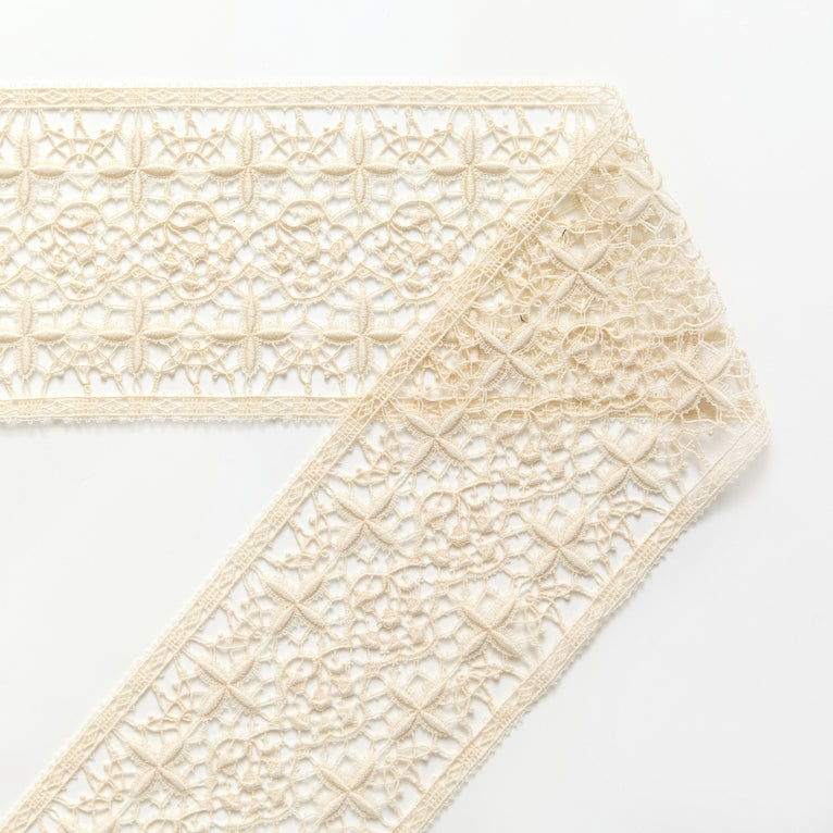 T26M15861 | Floral Cotton Galloon Guipure 13cm - view 1