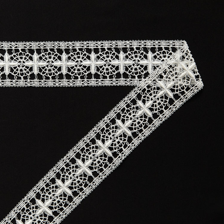 T26M15862 | Floral Cotton Galloon Guipure 6cm - view 1