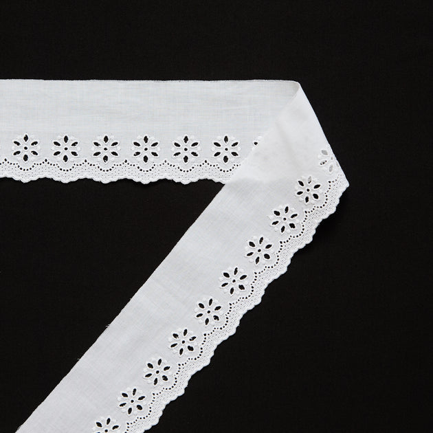 T26M15898 | Galon Broderie Anglaise sur Voile en Coton 6,5cm