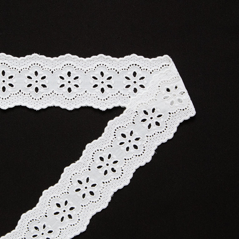 T26M15900 | Galon Broderie Anglaise sur Voile en Coton 4cm - vue 1