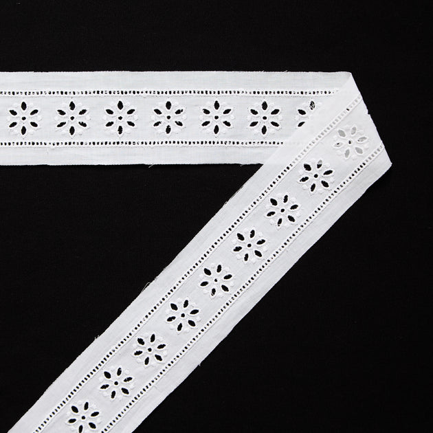 T26M15902 | Galon Broderie Anglaise sur Voile en Coton 5cm