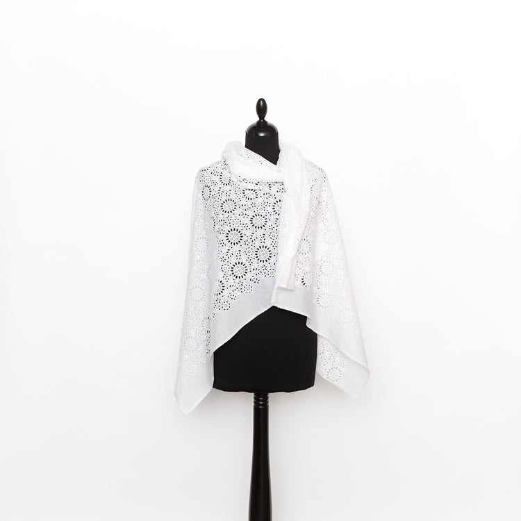 T26M15916 | Broderie Anglaise sur Voile en Coton - vue 2