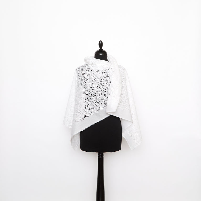 T26M15917 | Broderie Anglaise On Cotton Voile - view 2