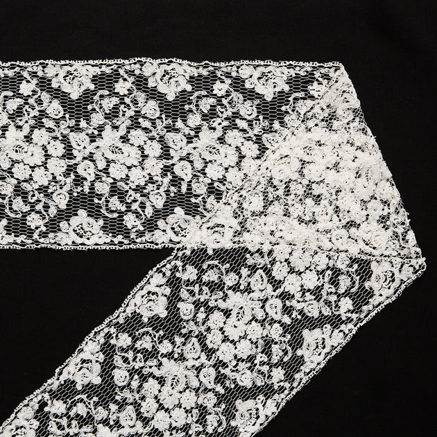 T26M15958 | Galon Dentelle Floral Léger 30cm