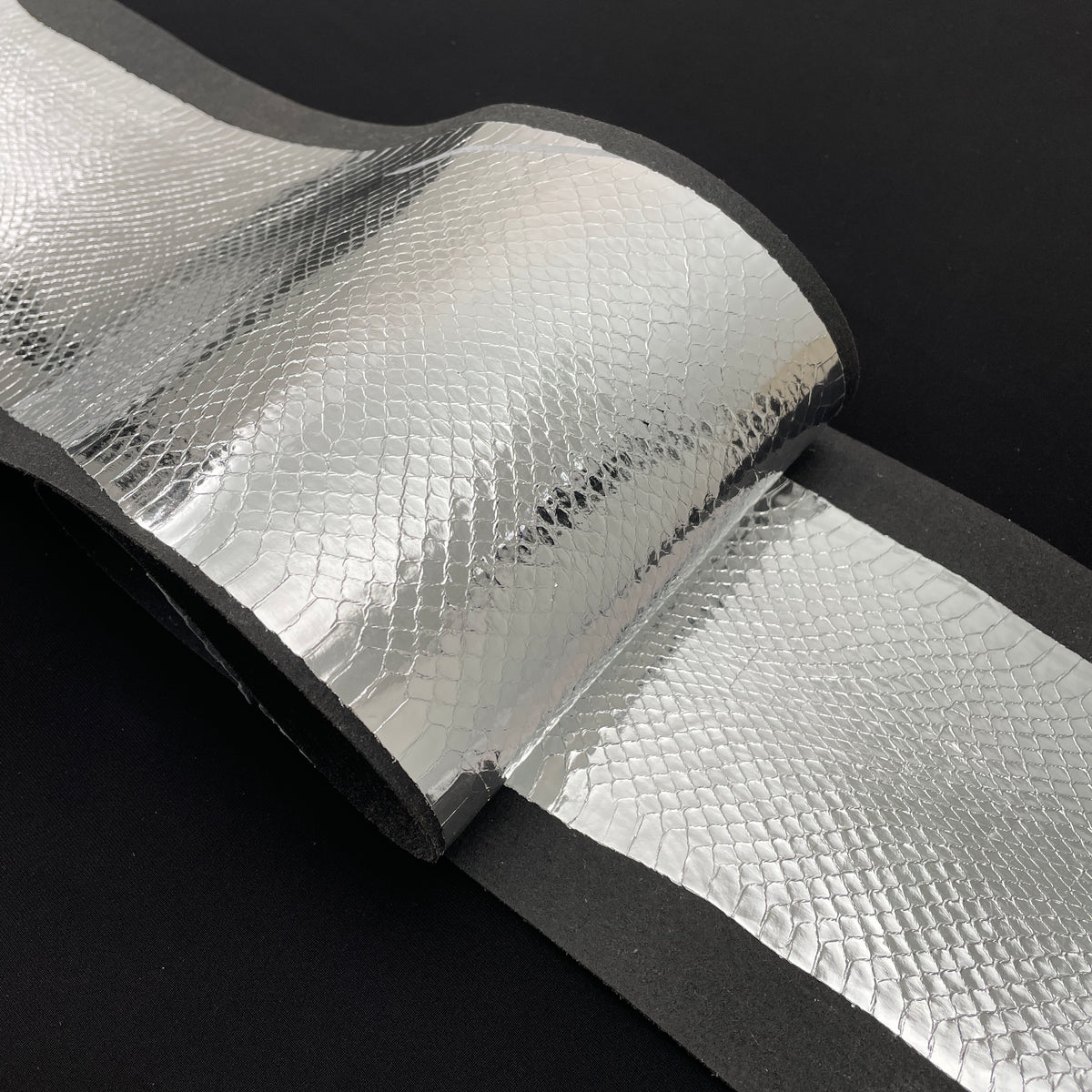 Serpent d'eau métallique