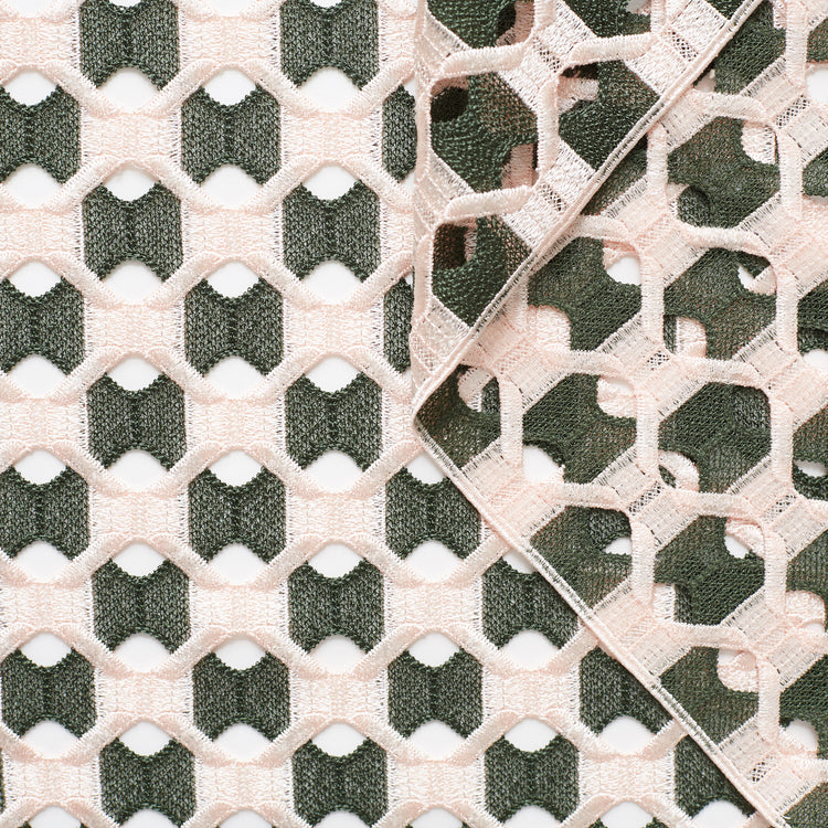 d21c00011 | Broderie Lourde Géométrique - vue 1