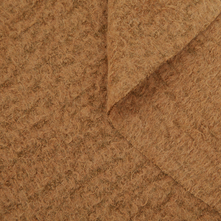 T20A00096 | Splittable Curly Lama Wool - view 3