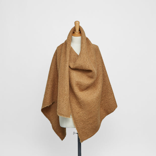 T20A00096 | Splittable Curly Lama Wool