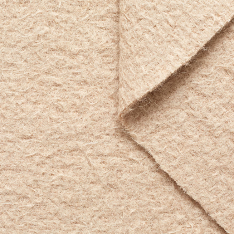 T20A00096 | Splittable Curly Lama Wool - view 1