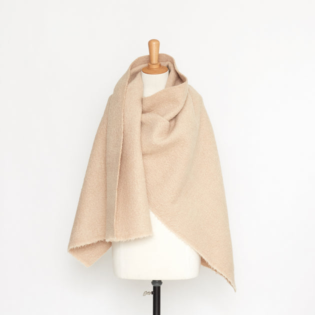 T20A00096 | Splittable Curly Lama Wool