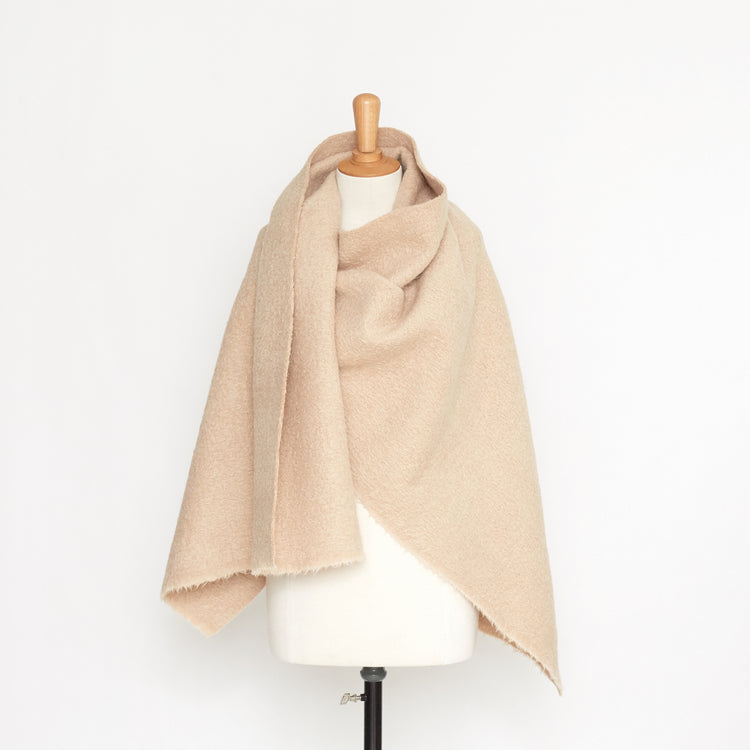 T20A00096 | Splittable Curly Lama Wool - view 2