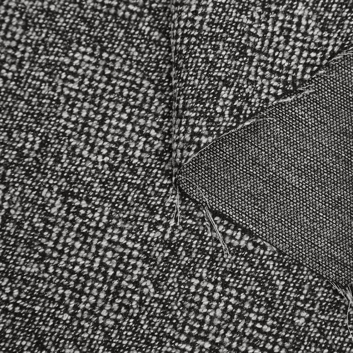T20A00101 | Big Dots Wool Donegal – Nona Source