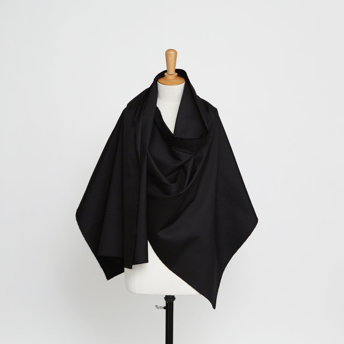 T20A00132 | Silk And Wool Smoking