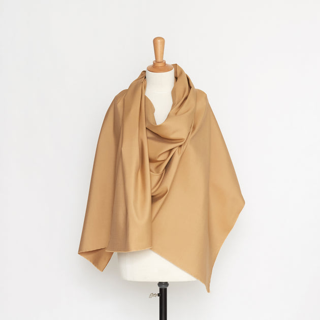 T20A00132 | Silk And Wool Smoking