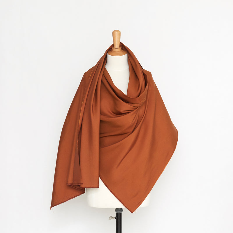 T20A00132 | Silk And Wool Smoking