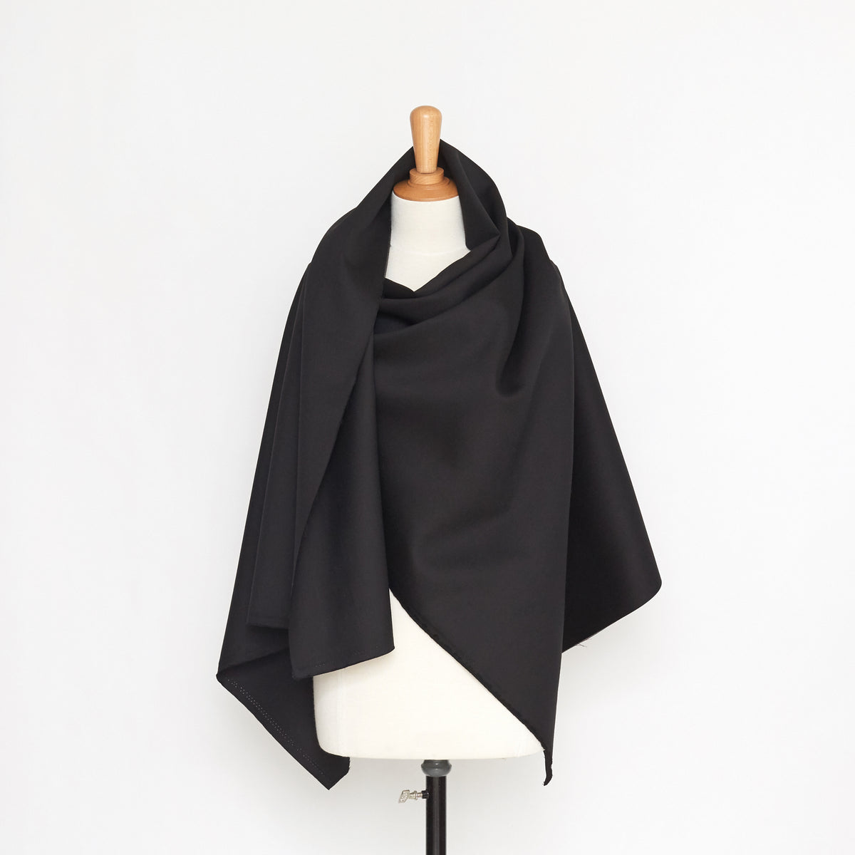 T20A00176 | Light Wool And Silk Tuxedo