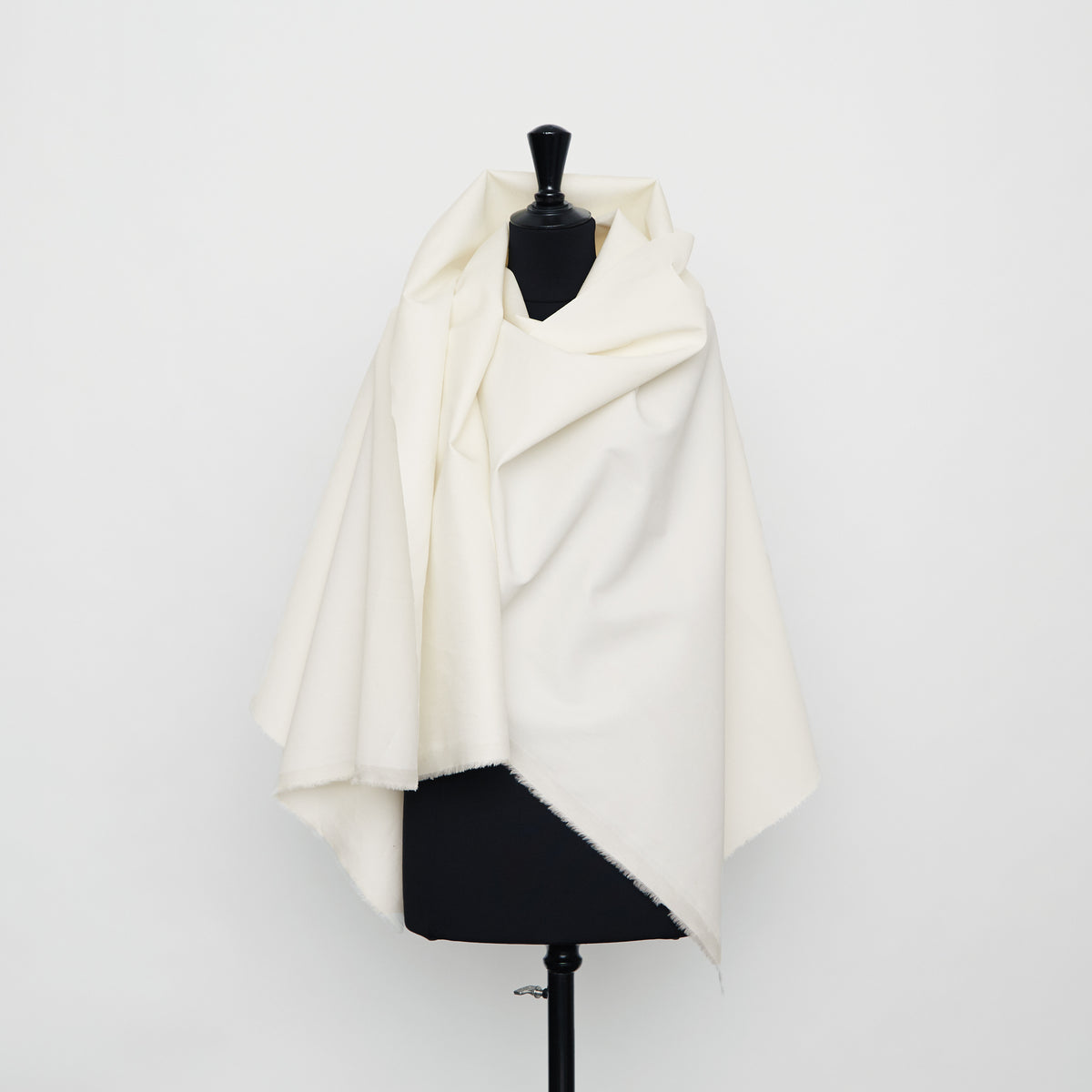 T20A00347 | Linen Canvas