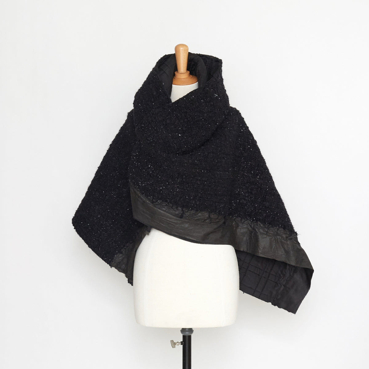 T20A00376 | Shiny Bouclé Tweed Quilted