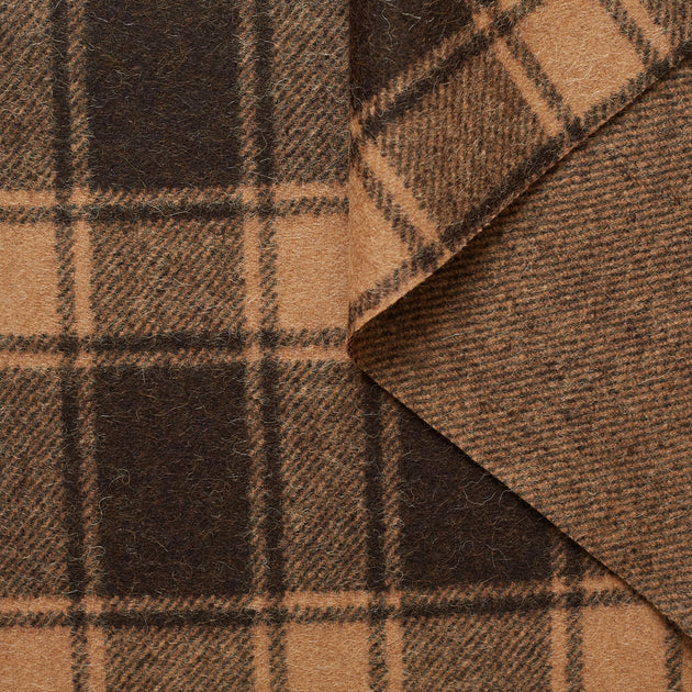 T21C00591 | Splittable Checked Alpaca Drap