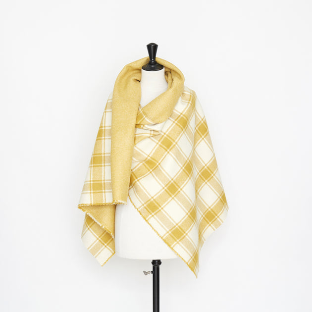T21C00591 | Splittable Checked Alpaca Drap