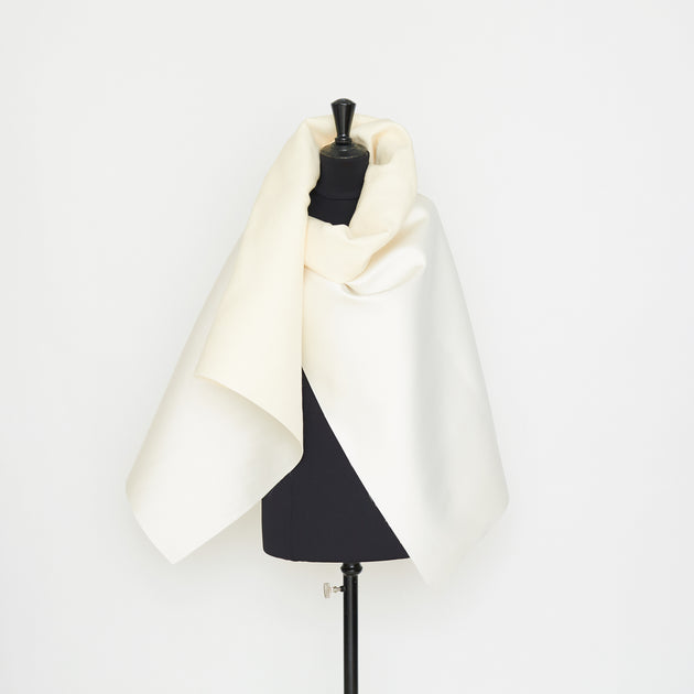 T21C00605 | Splittable Wool and Silk Satin