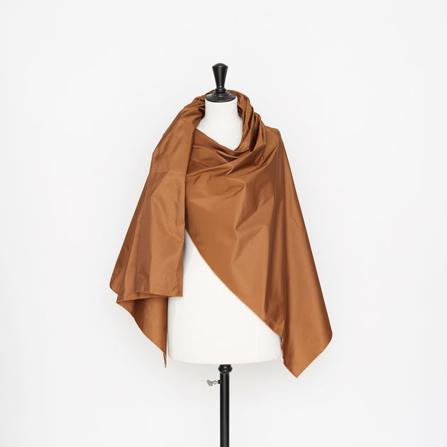T21C00651 | Shiny Polysilk Faille
