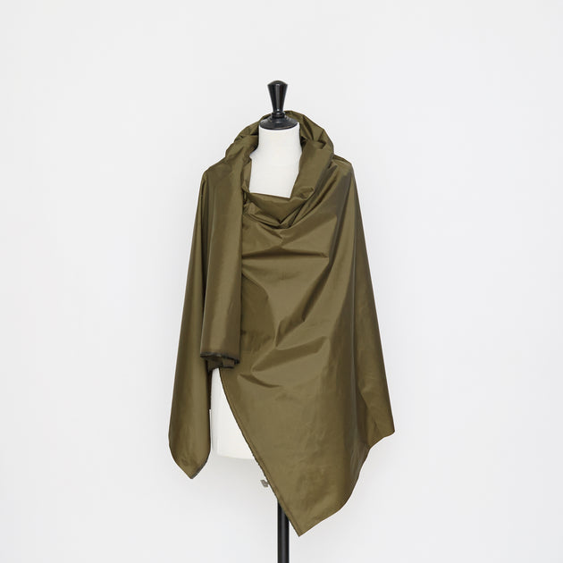 T21C00682 | Water Repellent Light Parachute