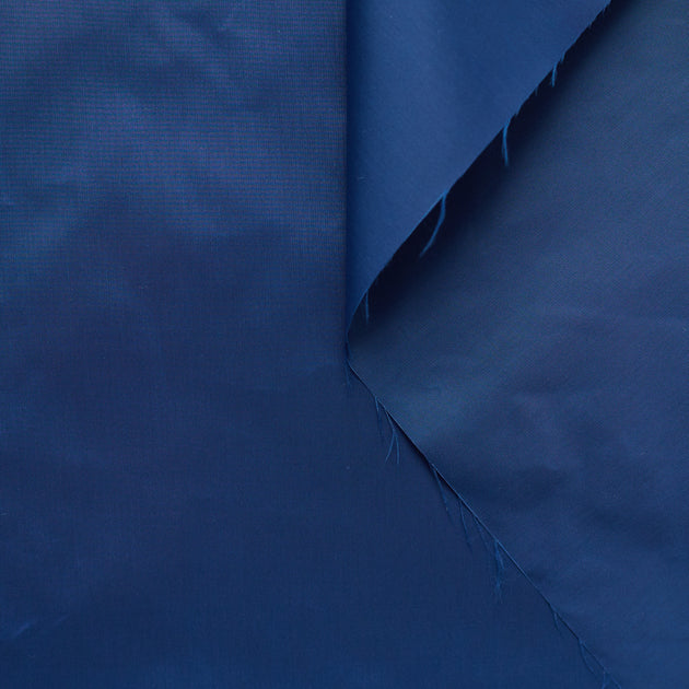 T21C00682 | Water Repellent Light Parachute