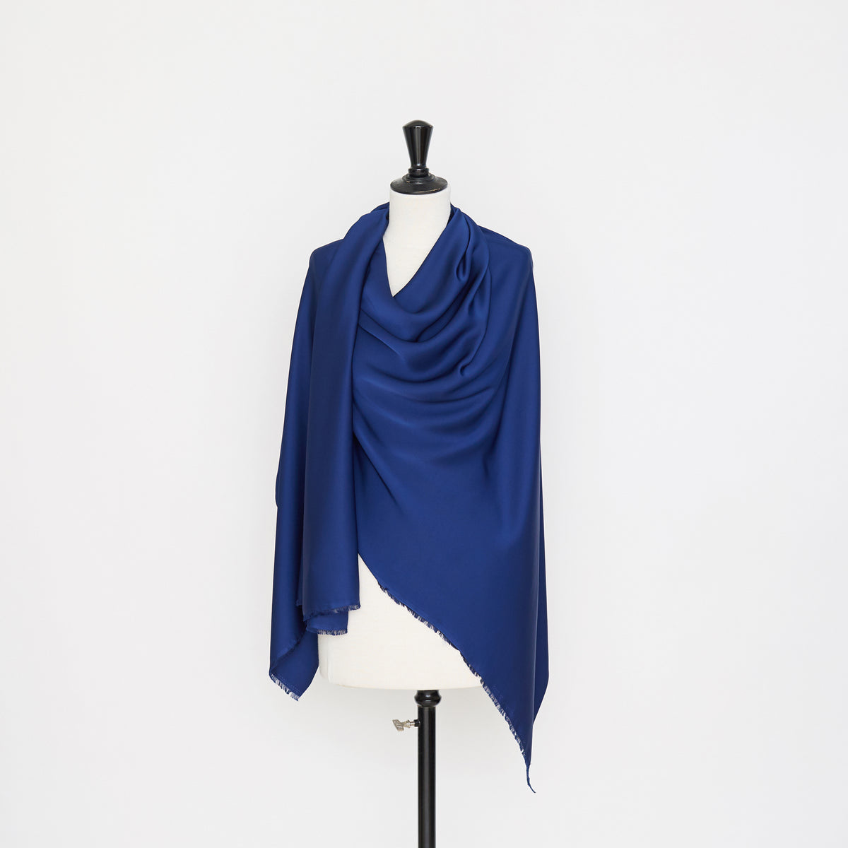 T21C00683 | Fluid Satin