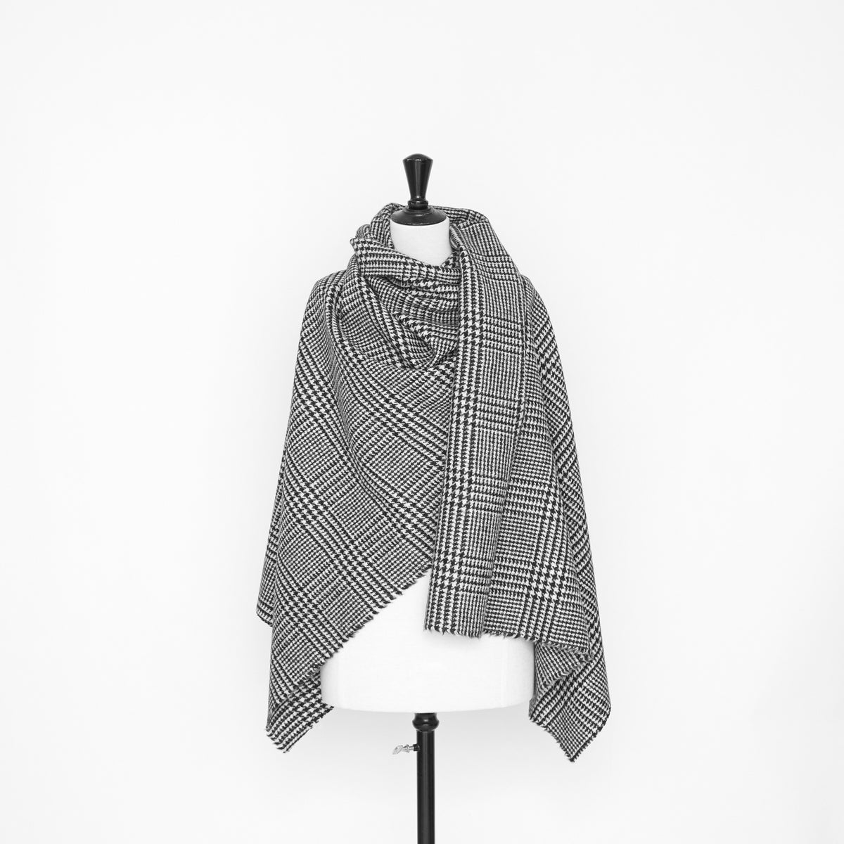 T22A01094 | Large Prince of Wales Tweed