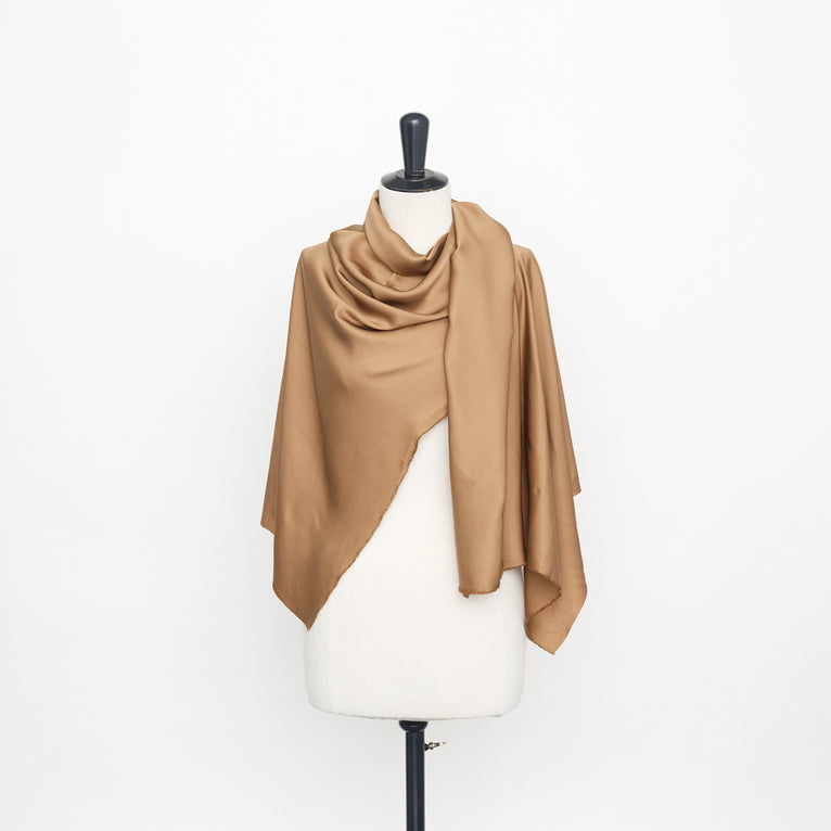 T22A01592 | Silk Drap Satin - view 2