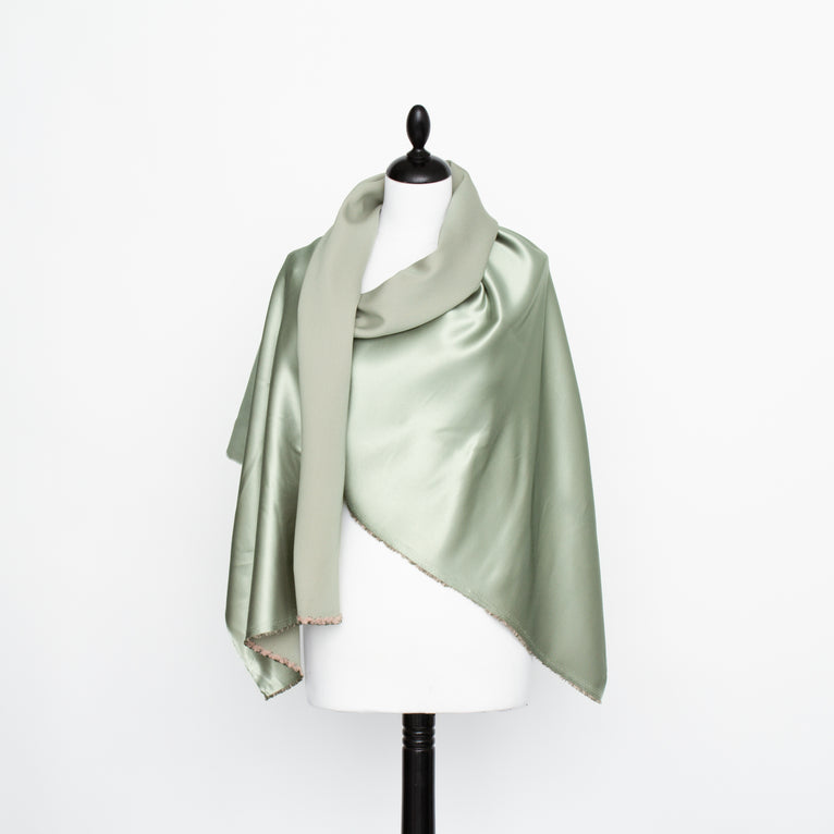 T22A01710 | Glossy Viscose &amp; Wool Crepe Satin - view 2