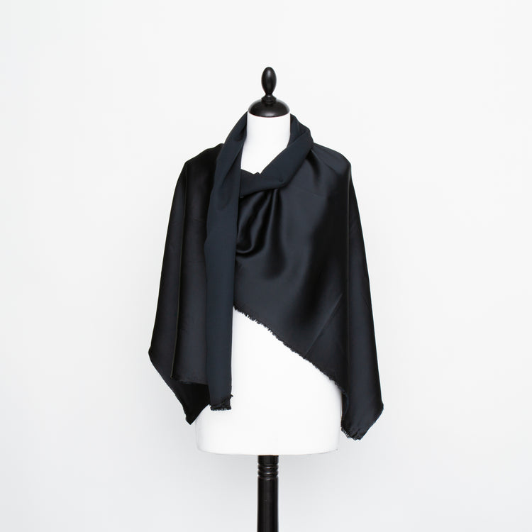 T22A01712 | Glossy Viscose Satin - view 2