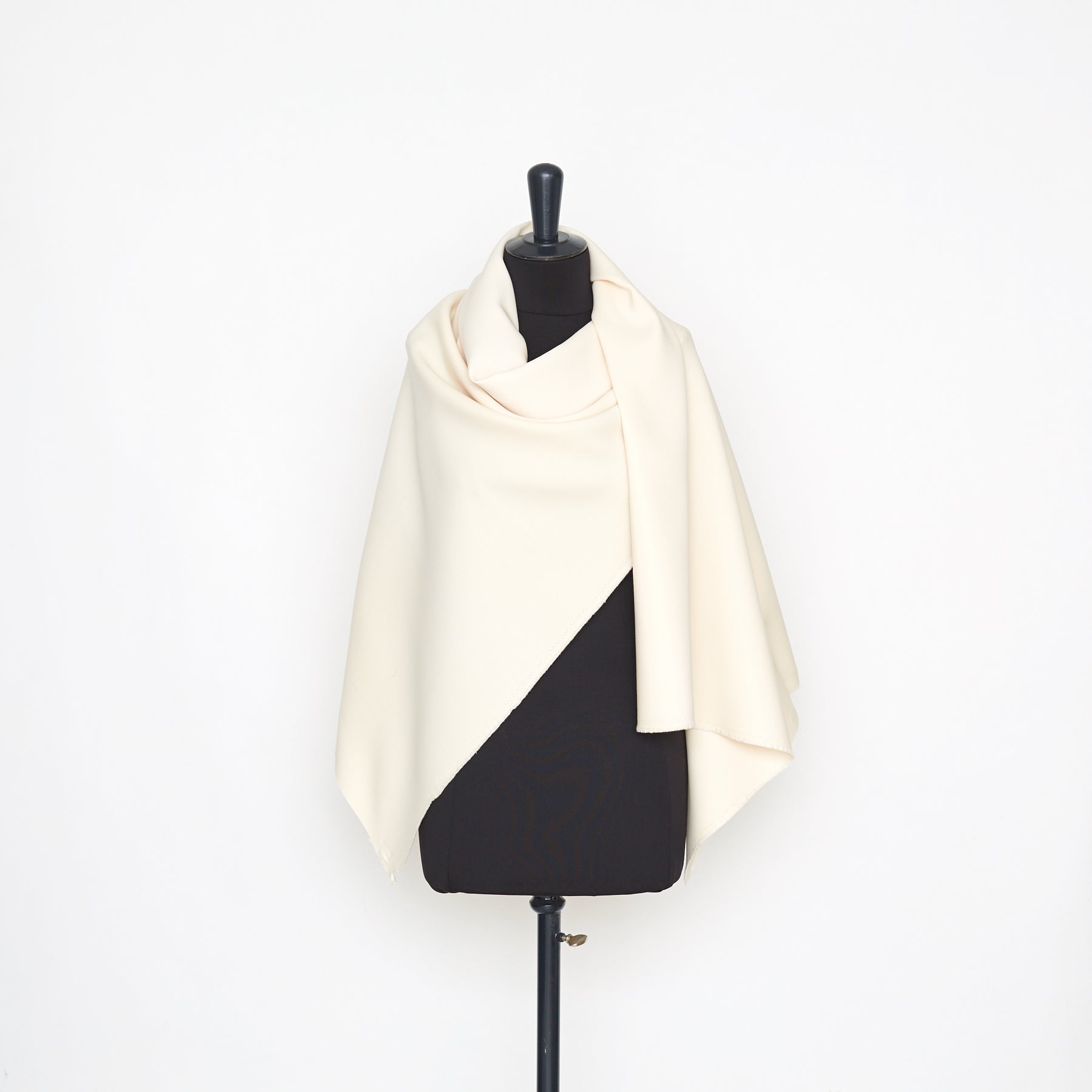 T22B03135 Double Face Wool & Silk Cady Nona Source