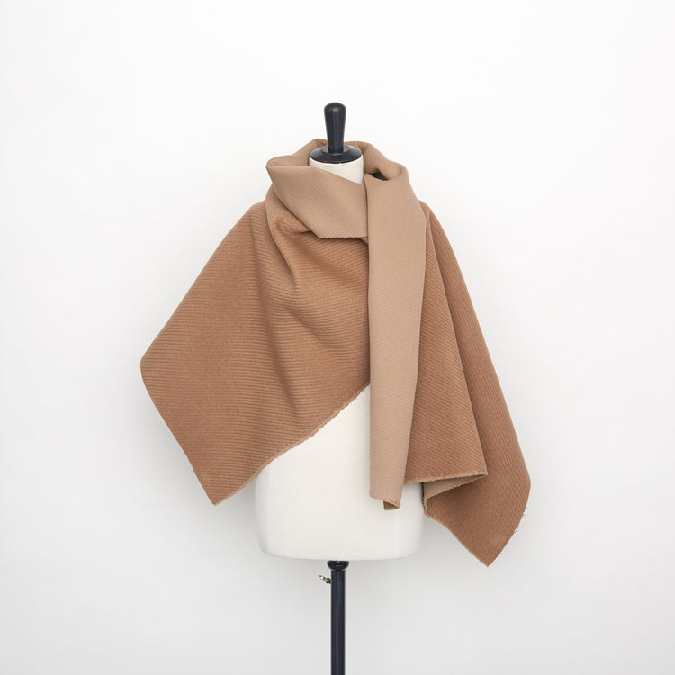 T22H03925 | Diagonal Camel Wool Drap - view 2