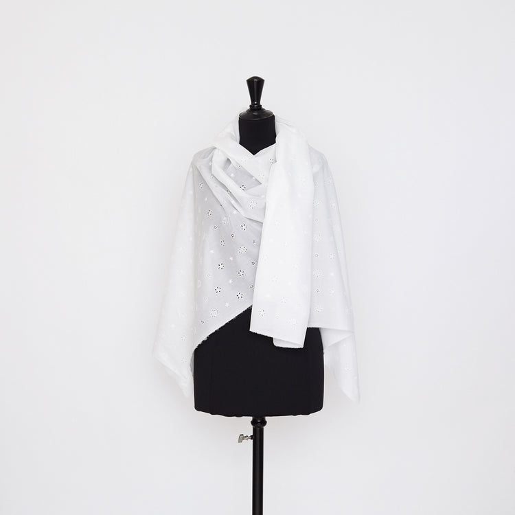 t22i00887 | Broderie Anglaise Sur Voile De Coton - vue 2