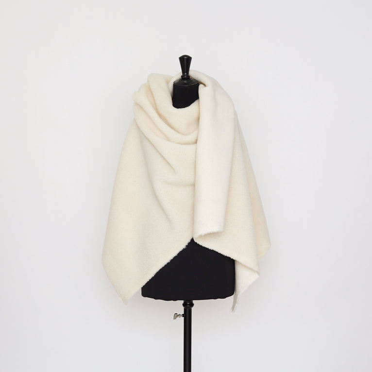 T22I00919 | Wool and Cashmere Teddy - view 2