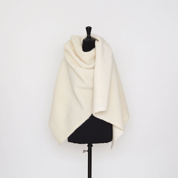 T22I00919 | Wool and Cashmere Teddy - view 2