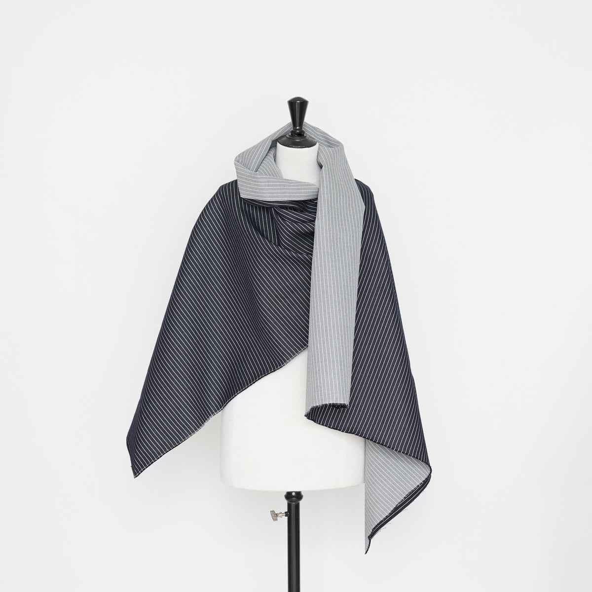 T22M00945 | Cotton & Silk Pinstripe Denim