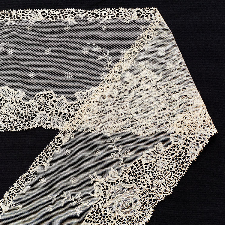 T22M00994 | Roses Galloon Lace 14cm - view 1