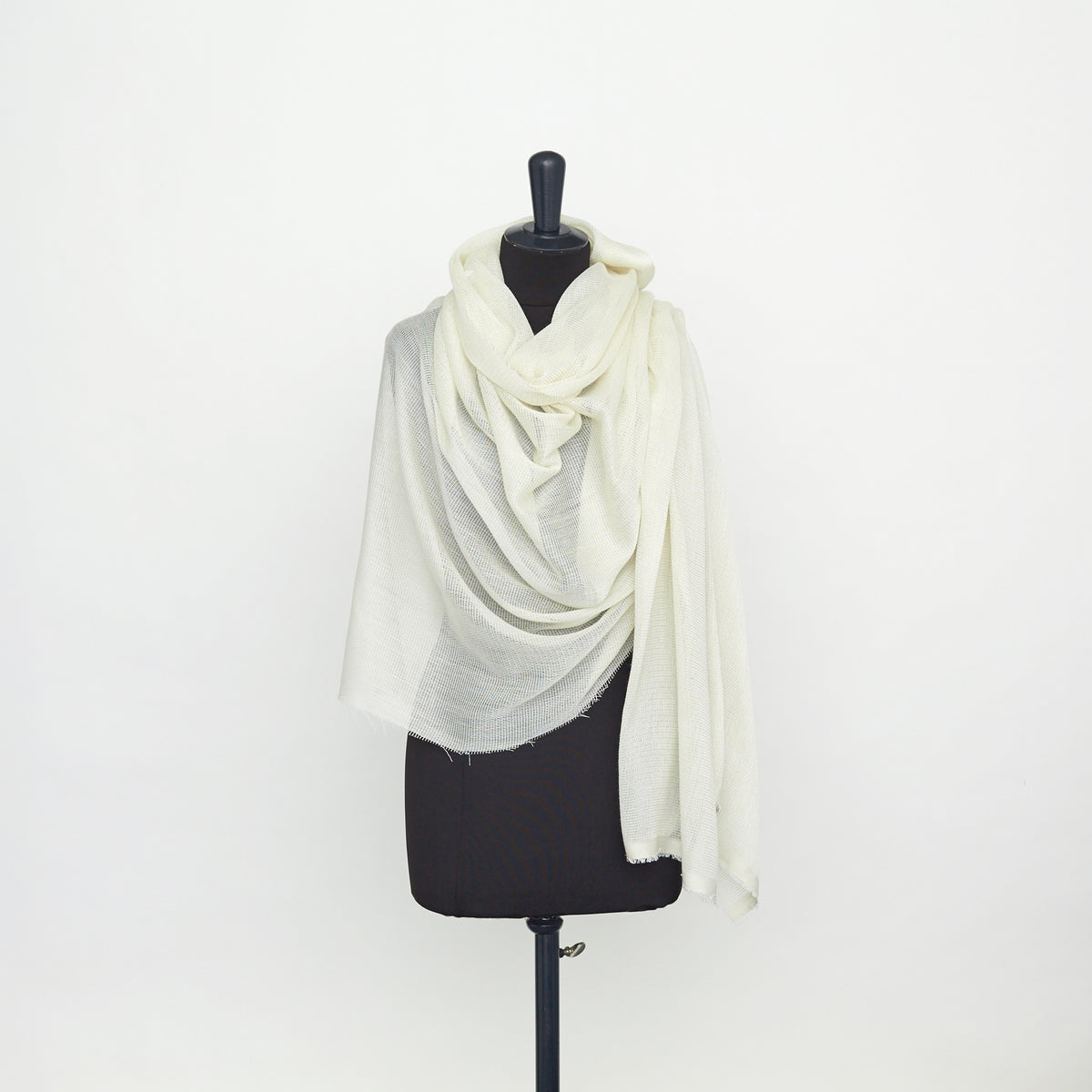 T22Q03268 | Large Width Sheer Fabric