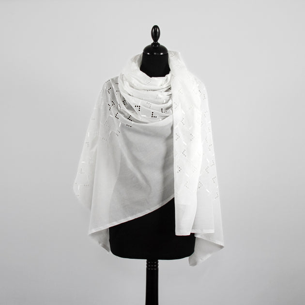 t22v03319 | Broderie Anglaise Géométrique Sur Voile de Coton