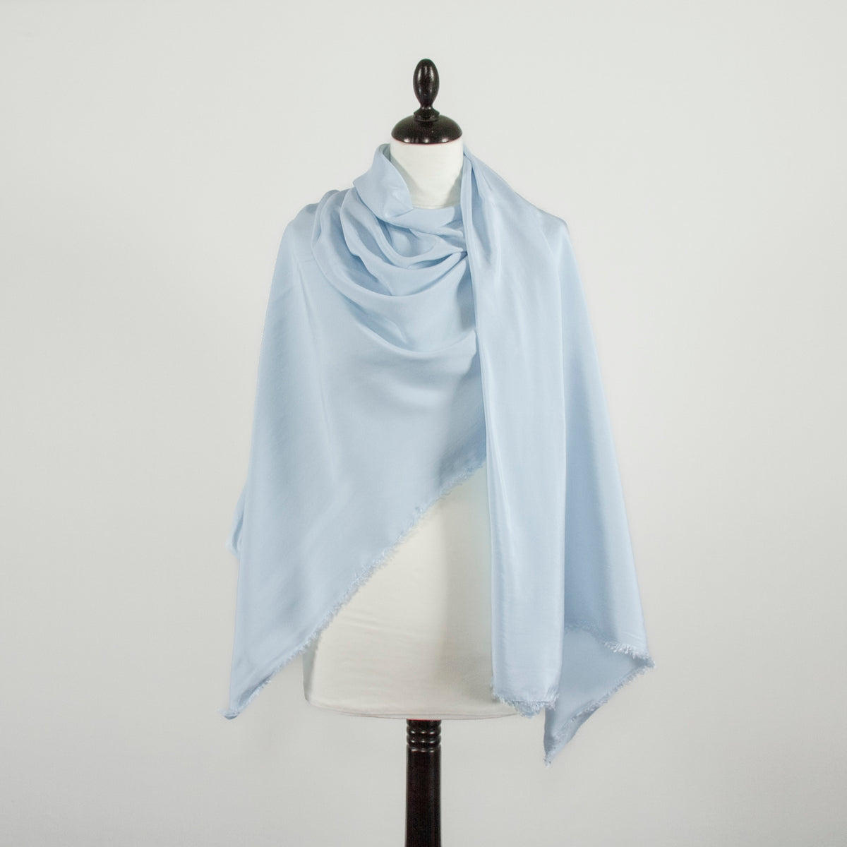 T22V03355 | Lustre Viscose Drap