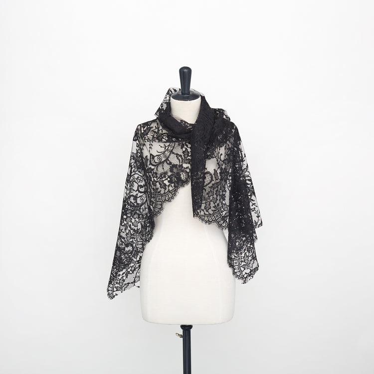 T22W03581 | Scalloped Floral Lace 115cm - view 2