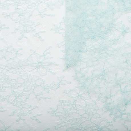 T22W03603 | Flower Bouquets Chantilly Lace 130cm