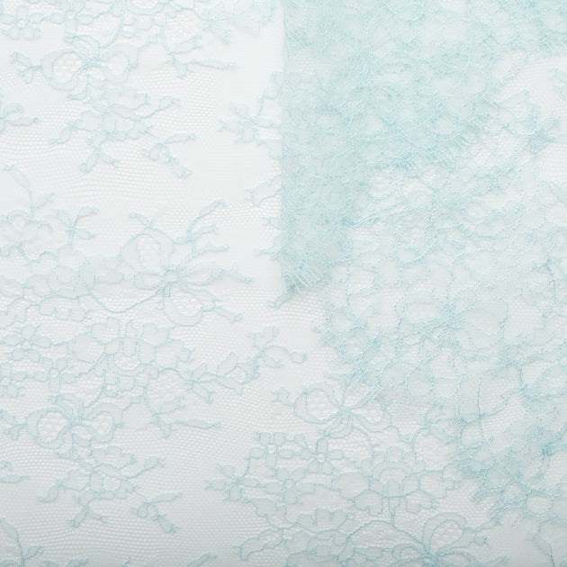 T22W03603 | Flower Bouquets Chantilly Lace 130cm