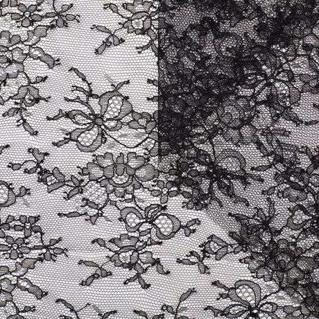 T22W03603 | Flower Bouquets Chantilly Lace 130cm